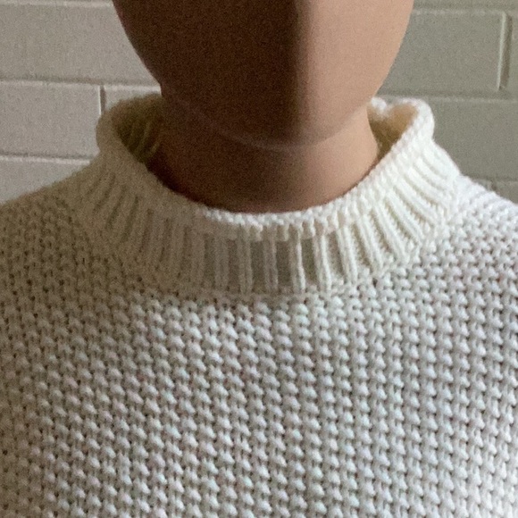 Sweater 🦋 - Picture 2 of 4